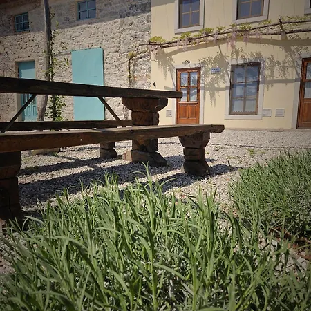 Apartma Kras Komen Exterior photo